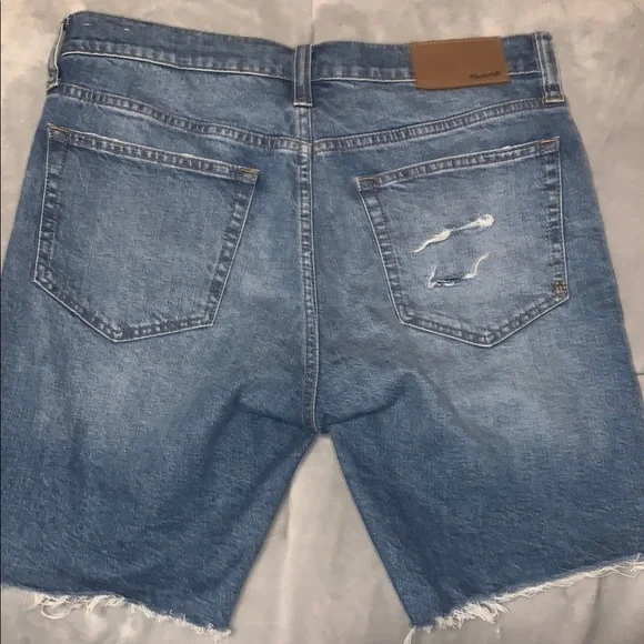 Madewell womens Distressed Denim Shorts Sz 32 17 in long - Picture 3 of 4